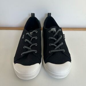 NWT Skechers Bobs Women’s Slip On Sneakers 8.5 Low Top Casual Back To School